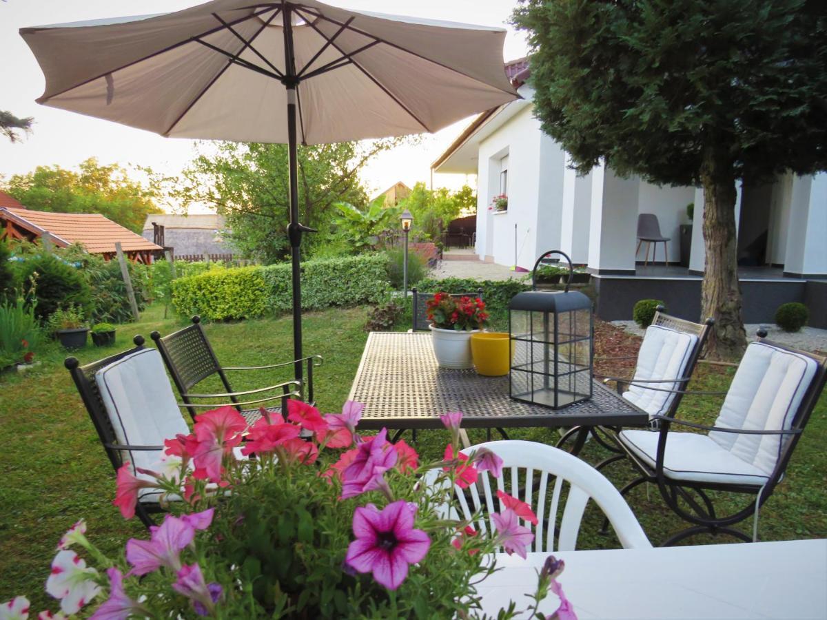 Art Inn Apartmanhaz Balaton-גיינסדיאס מראה חיצוני תמונה