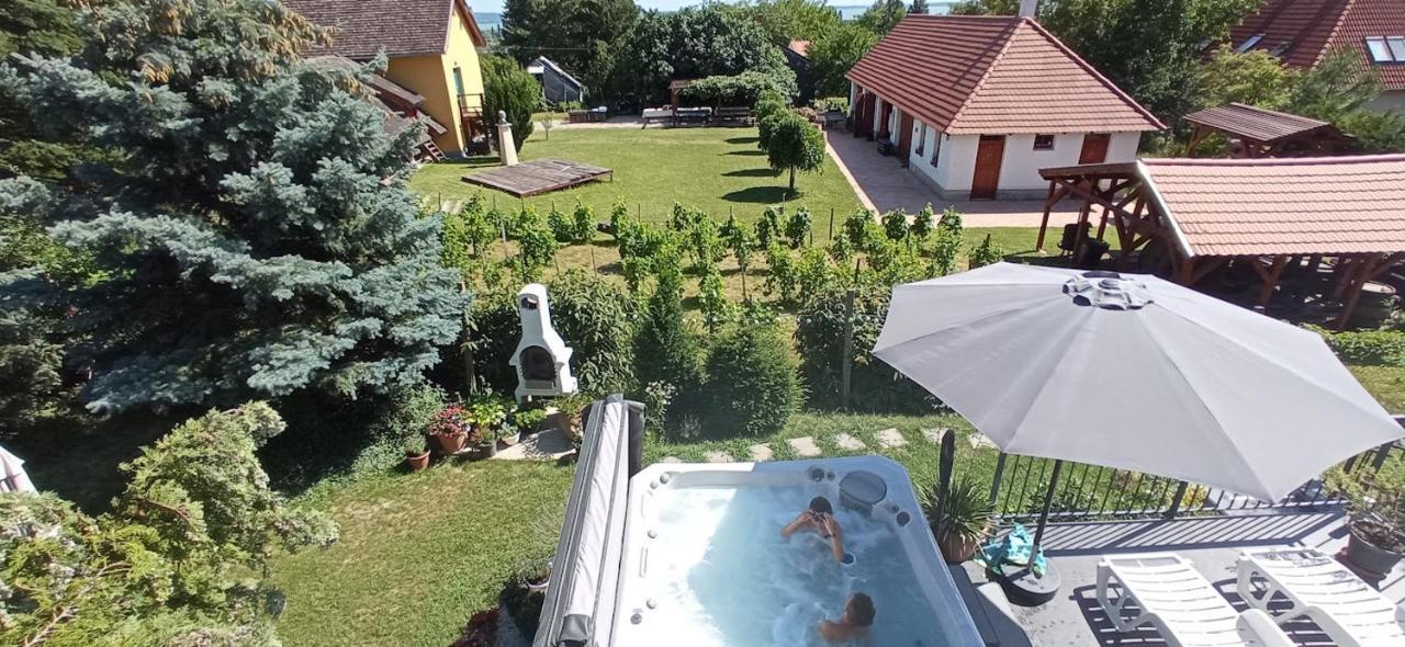 Art Inn Apartmanhaz Balaton-גיינסדיאס מראה חיצוני תמונה